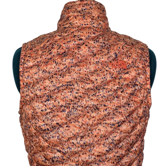 The North Face Quilted Puffer Vest ThermoBall Coral Tangerine Speckle Print - Picture 6 of 12